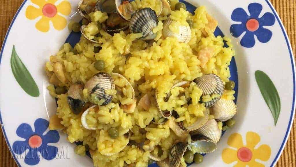Arroz con berberechos y pollo