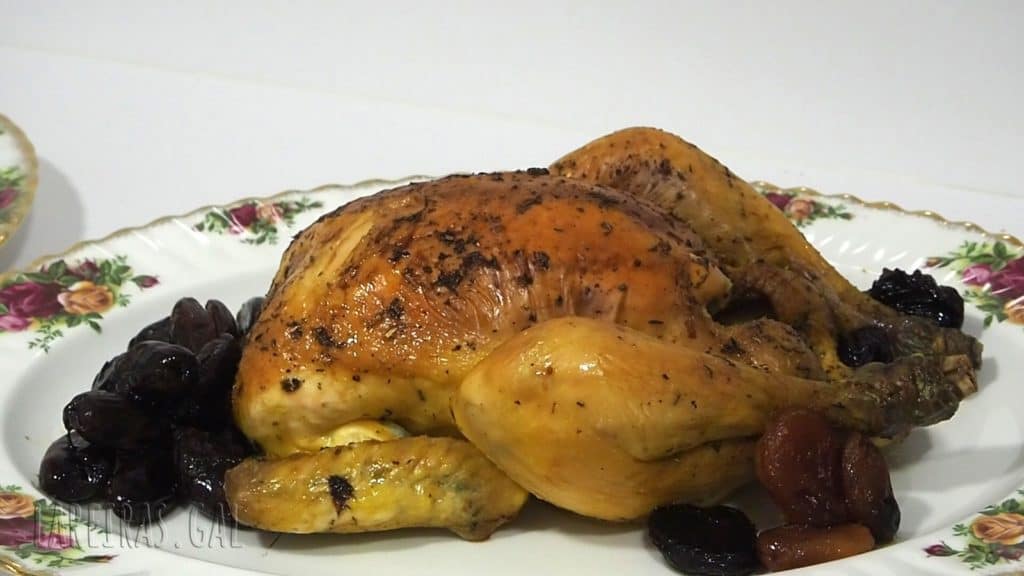 Pollo asado al coñac con frutas secas