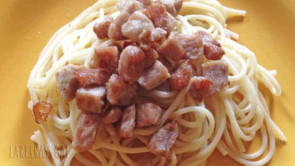 Espaguetis con "raxo"