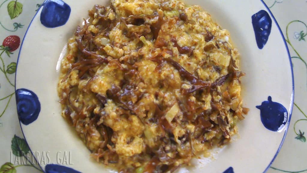 Revuelto de algas, ajetes y caviar de erizos