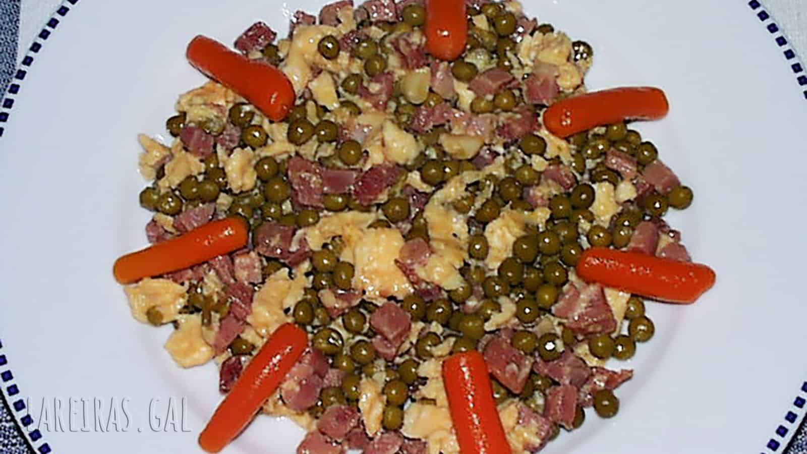 Revuelto de guisantes y jamón