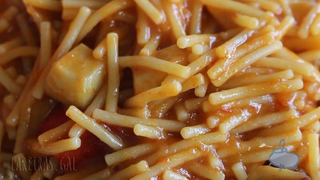 Sepia con fideos